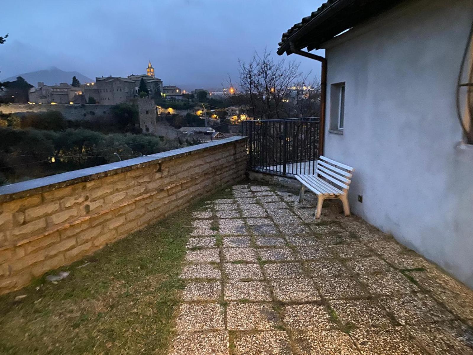 La Finestra Di Umberto Vicino Al Centro Con Parcheggio Privato Acomodação com café da manhã Viterbo Exterior foto